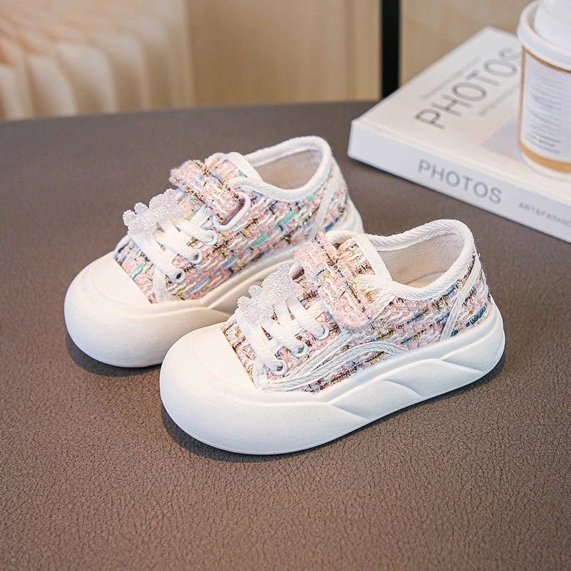

Girls 2026 Spring Autumn New Soft Sole Canvas Sneakers Trendy Low Top Kids Sport Shoes with Breathable Design for Outdoor