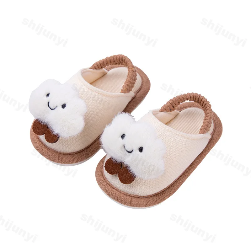 شباشب لطيفة للأطفال لخريف 2025 أحذية منزلية جديدة خفيفة الوزن ومريحة للفتيات نعل ناعم مانعة للانزلاق شباشب كرتونية للأولاد بكلمة واحدة