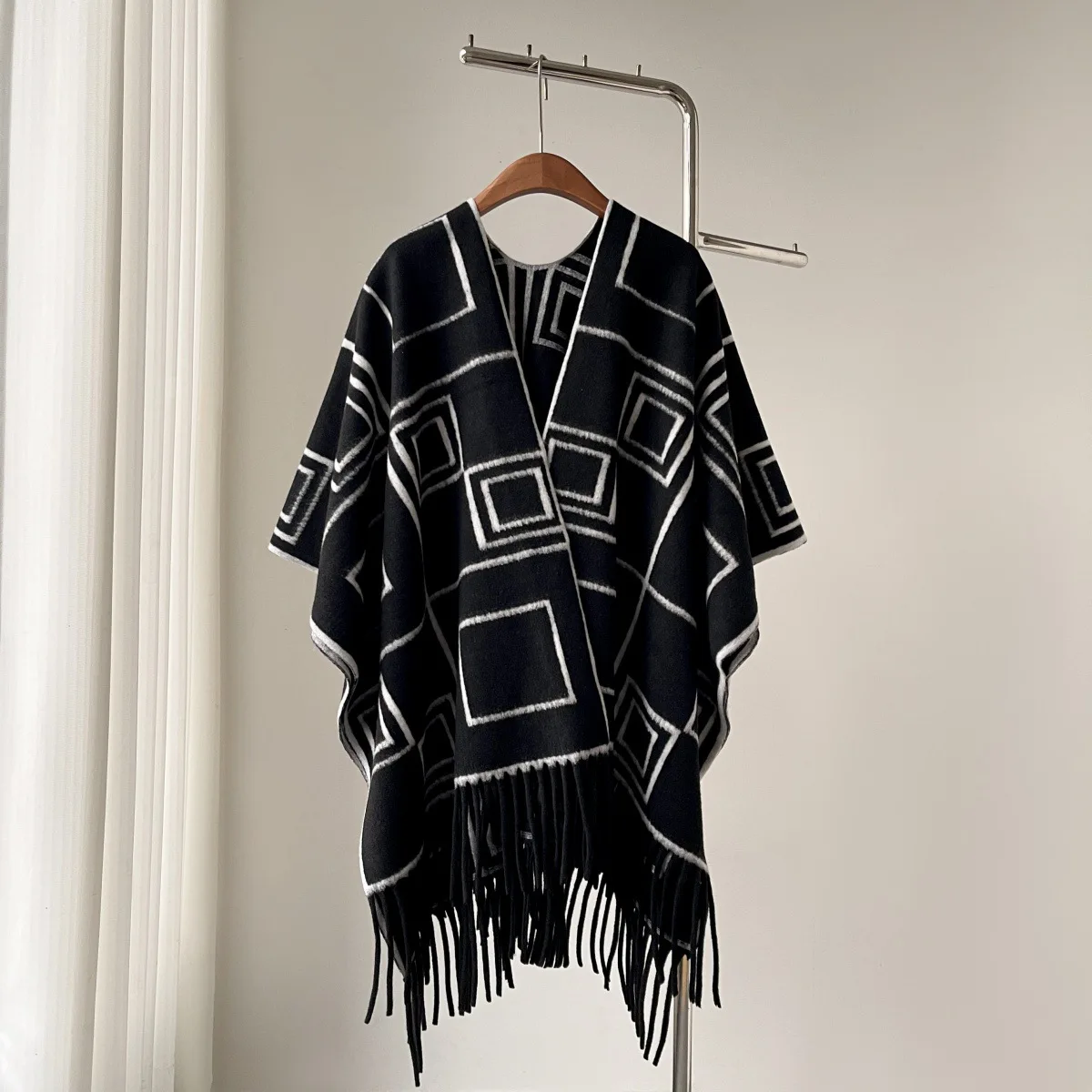 Thickened Autumn Winter Fringed Shawl Women Versatile Plaid Loose Poncho Cape Imitation Cashmere Wrap Scarf Travel Daily Wear