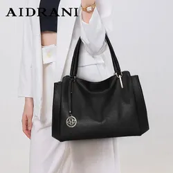 Aidrani una borsa Tote nera minimalista ad alta capacità realizzata in pelle bovina di alta qualità, con una borsa ascellare A spalla singola