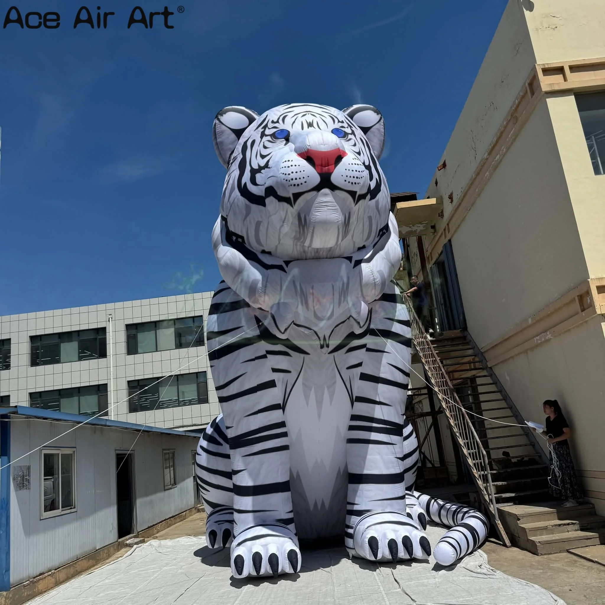 

Реалистичная надувная тигрица, большая надувная модель животного для тематических вечеринок в джунглях, мероприятий и уличных дисплеев