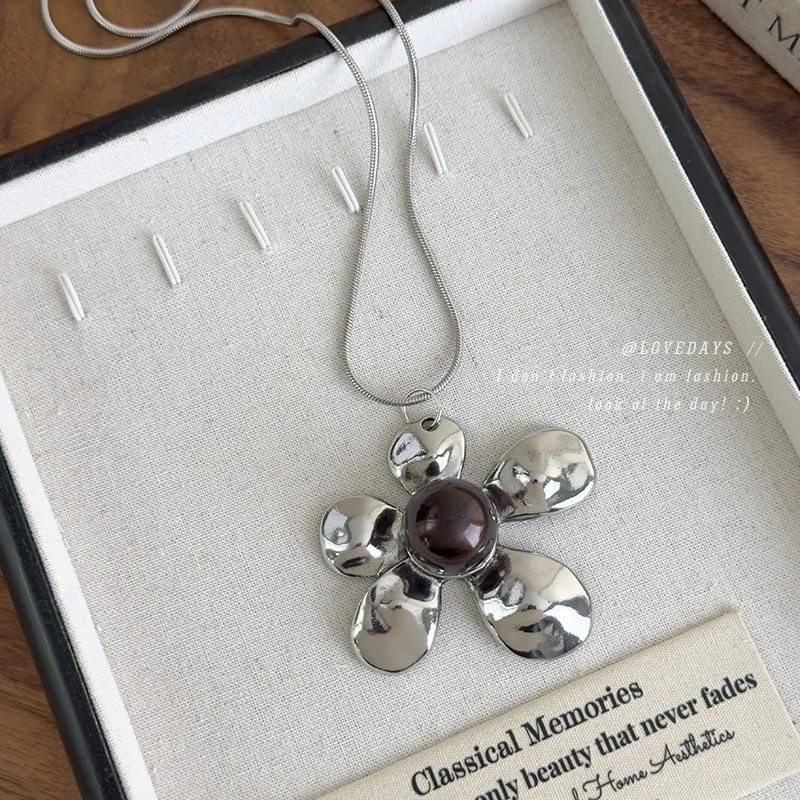 Vintage Exaggerated Silver Large Flower Necklace Heavy Metal Long Sweater Chain for Women Fashion Unique Collarbone Jewelry