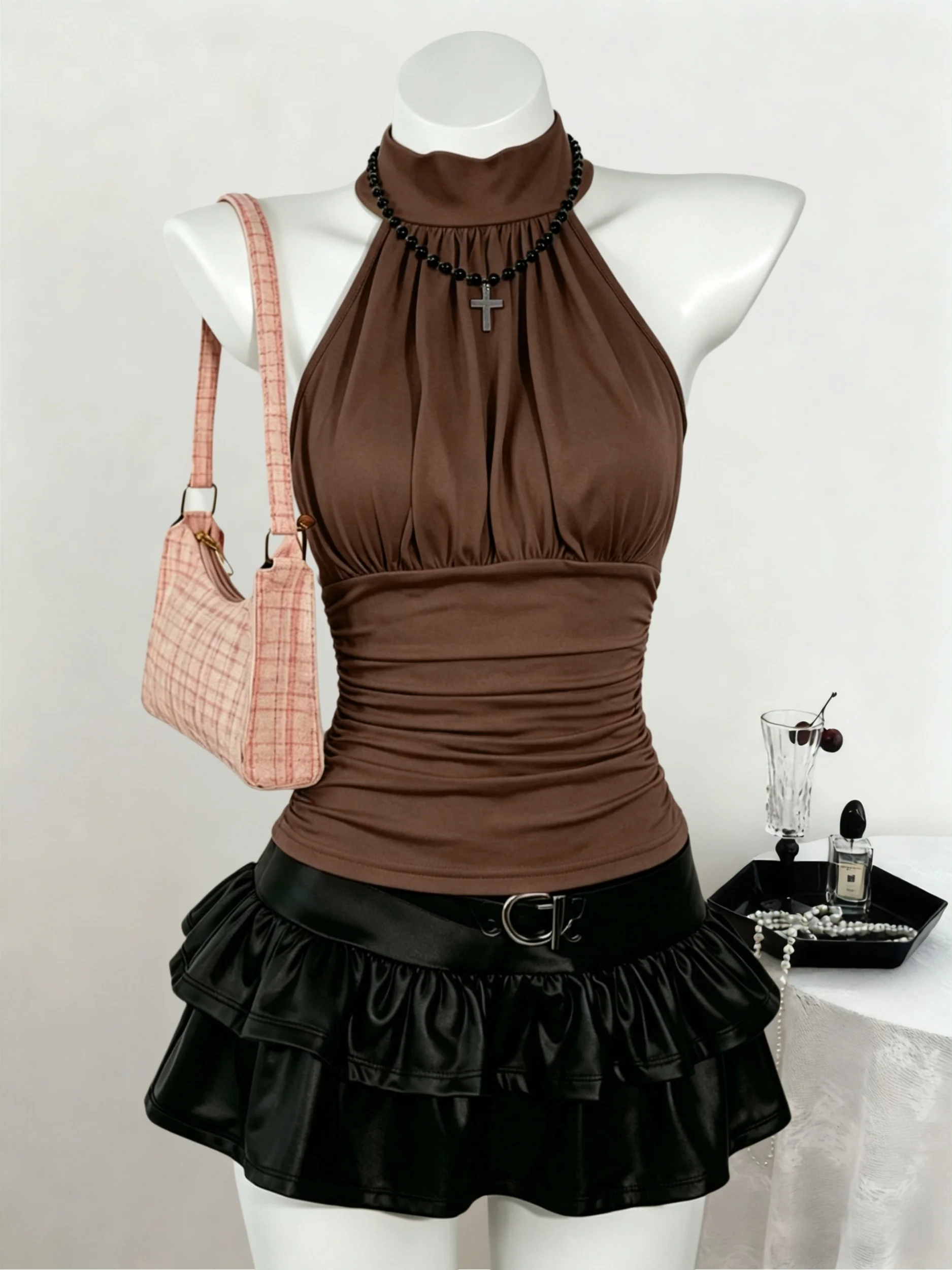 Damen Perlenbesetztes Neckholder-Top Ärmellos mit seitlicher Raffung, schmal geschnitten, einfarbig Schwarz, kurzes Tanktop, Sommer 2026, Gothic Streetwear Clubwear – Detail 3