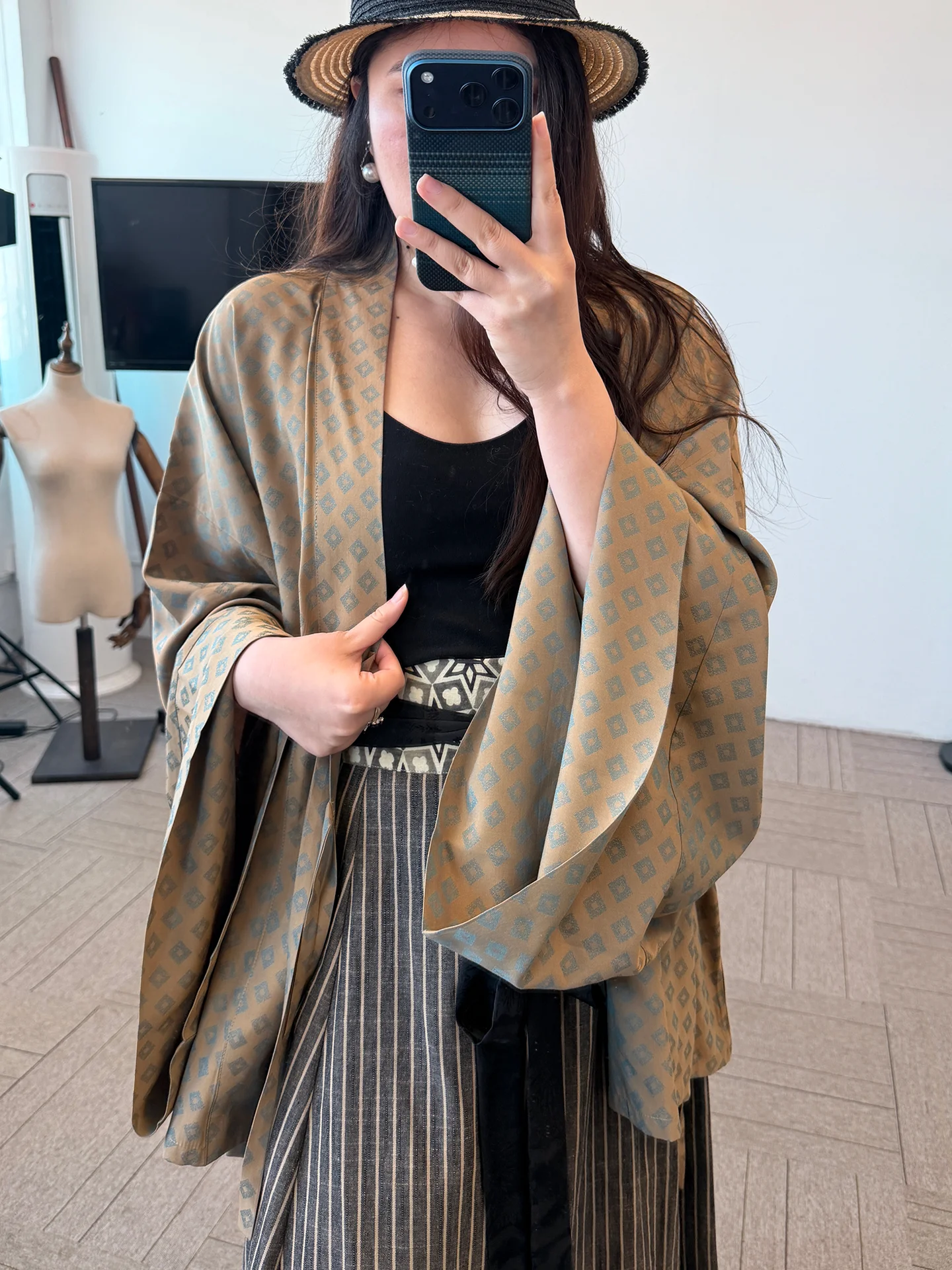

Original Hanfu Commute Workwear Pleated Top Loose Fit Bell Sleeve V Neck Chinese Style Clothing Ladies Fashion