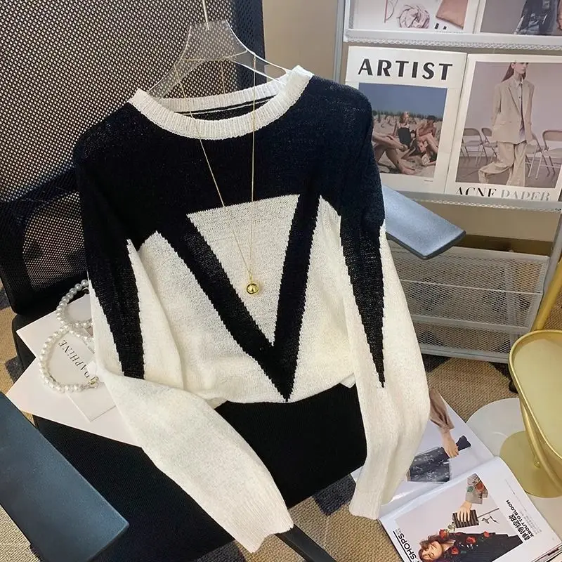 

Spring and Autumn Color Contrast Design Round Neck Long Sleeve Thin Knitted Shirt for Women All Match Elegant Top