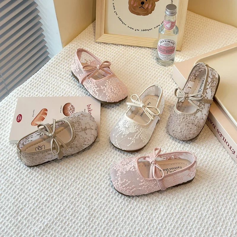 

Spring Summer Girls Breathable Lace Mesh Korean Casual Shoes Children Flat Single Shoes Girls Bow Pumps Pumps Mary Jane Shoes