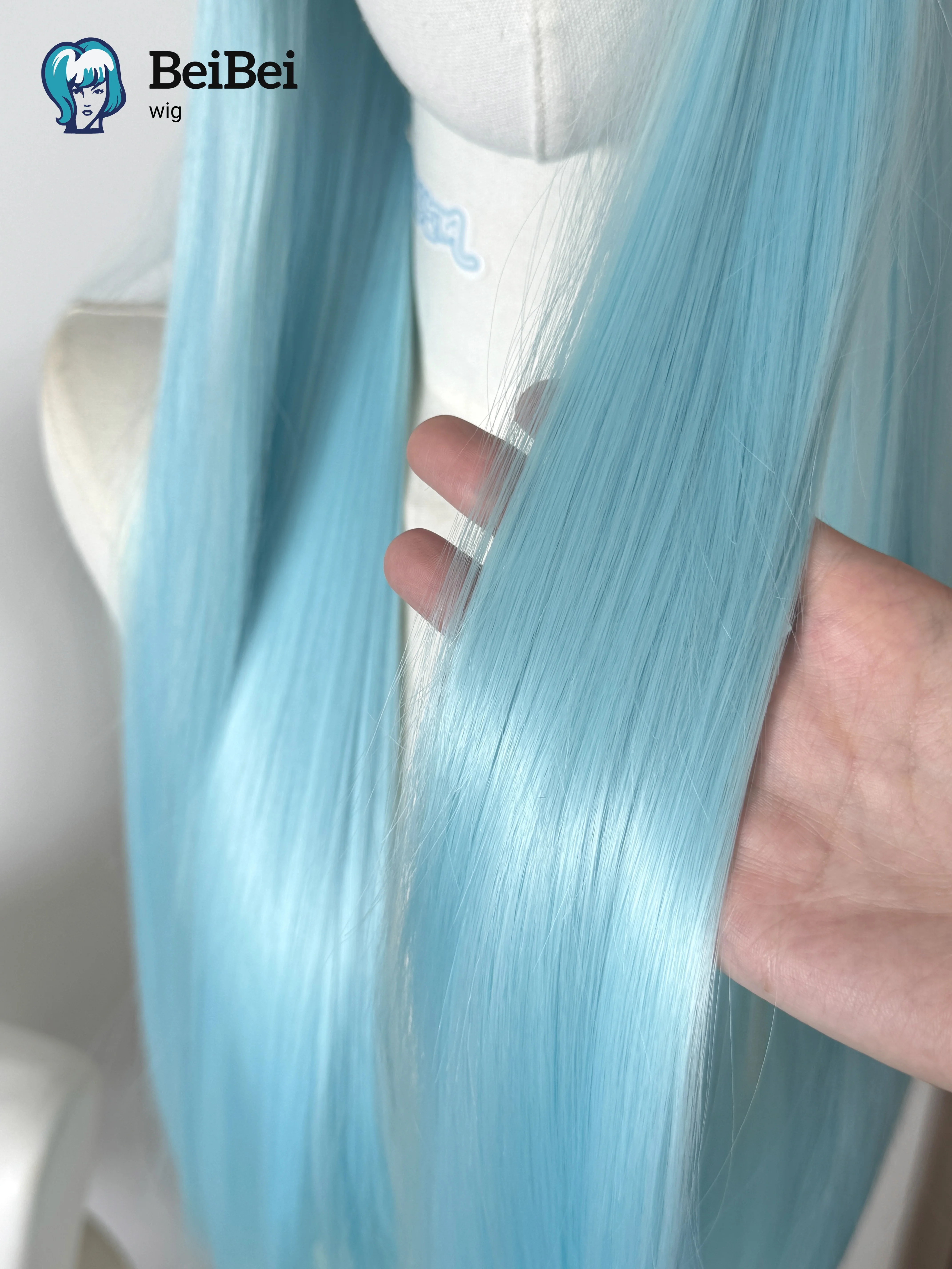 Wig Sintetis Ice Blue Panjang Lurus 13*4 HD Lace Front untuk Wanita 26 Inci Serat Tahan Panas Wig Terlihat Alami untuk Cosplay