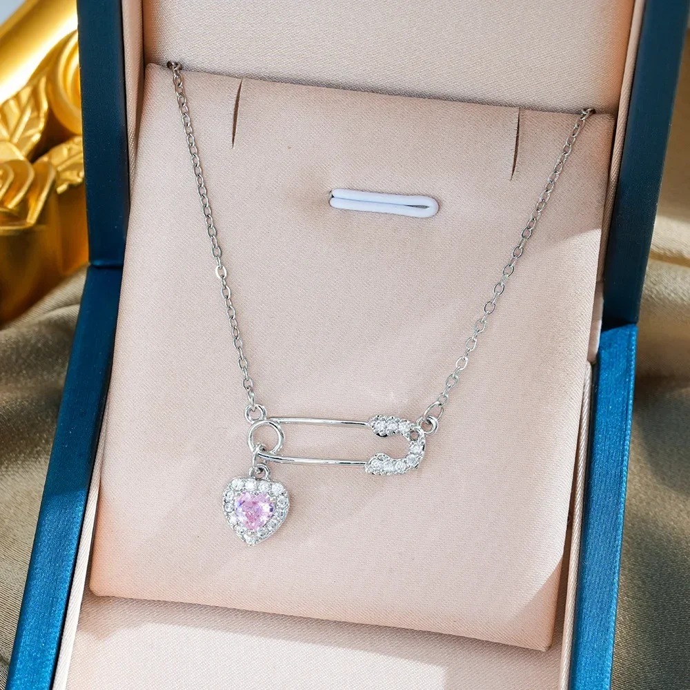 Легкое роскошное, нишевое, простое, модное и универсальное женское колье на ключицу в форме сердца с булавками.