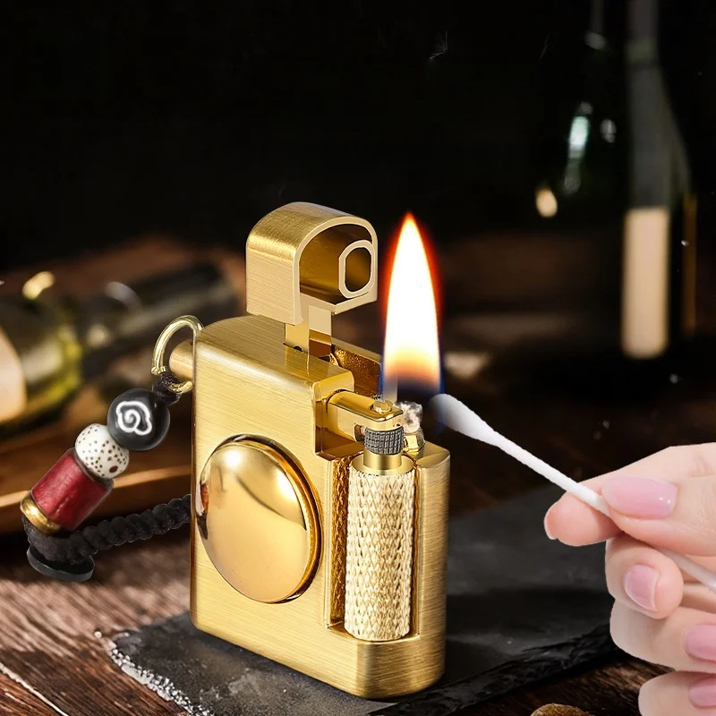 Retro Fashion Turntable Mini Oil Lighter Pendant Style Decompression Grinding Wheel Ignition Outdoor Portable Metal Lighter Gift