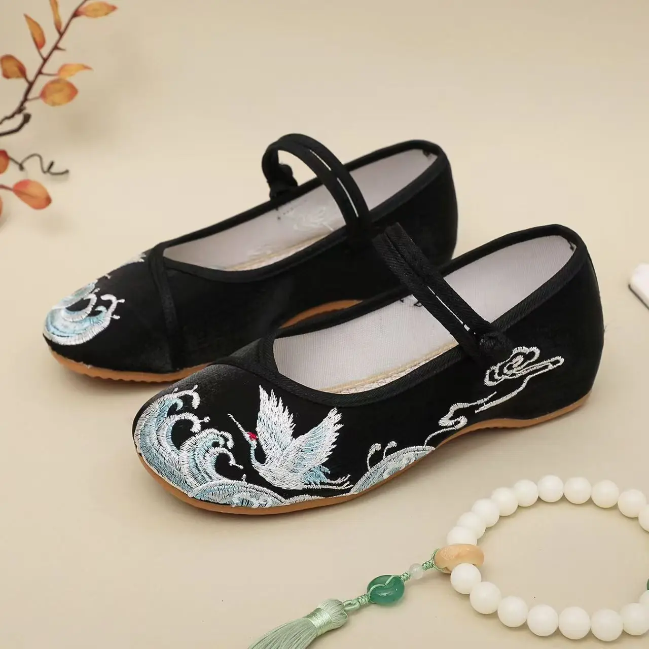 2026 New Girls Flat sole Embroidered Cloth Shoes Ethnic Style Spring Summer Soft sole Shallow Buckle Strap Round Toe Hanfu Shoes