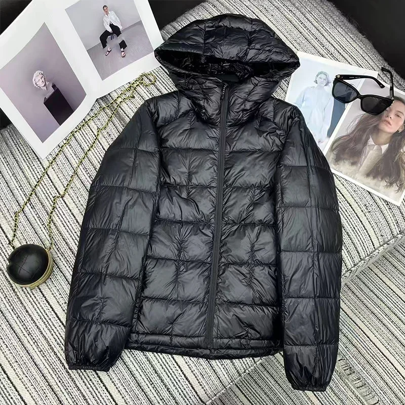 高品質の超軽量ホワイトグースダウンジャケット、女性用パンスタイルコート、柔らかく、低価格の高級フード付き冬用オーバーコート 25121218