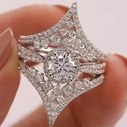 2024 Gorgeous Women Rings Luxury Pave Brilliant Cubic Zirconia Modern Fashion Designed Wedding Engagement Accessories for Lady