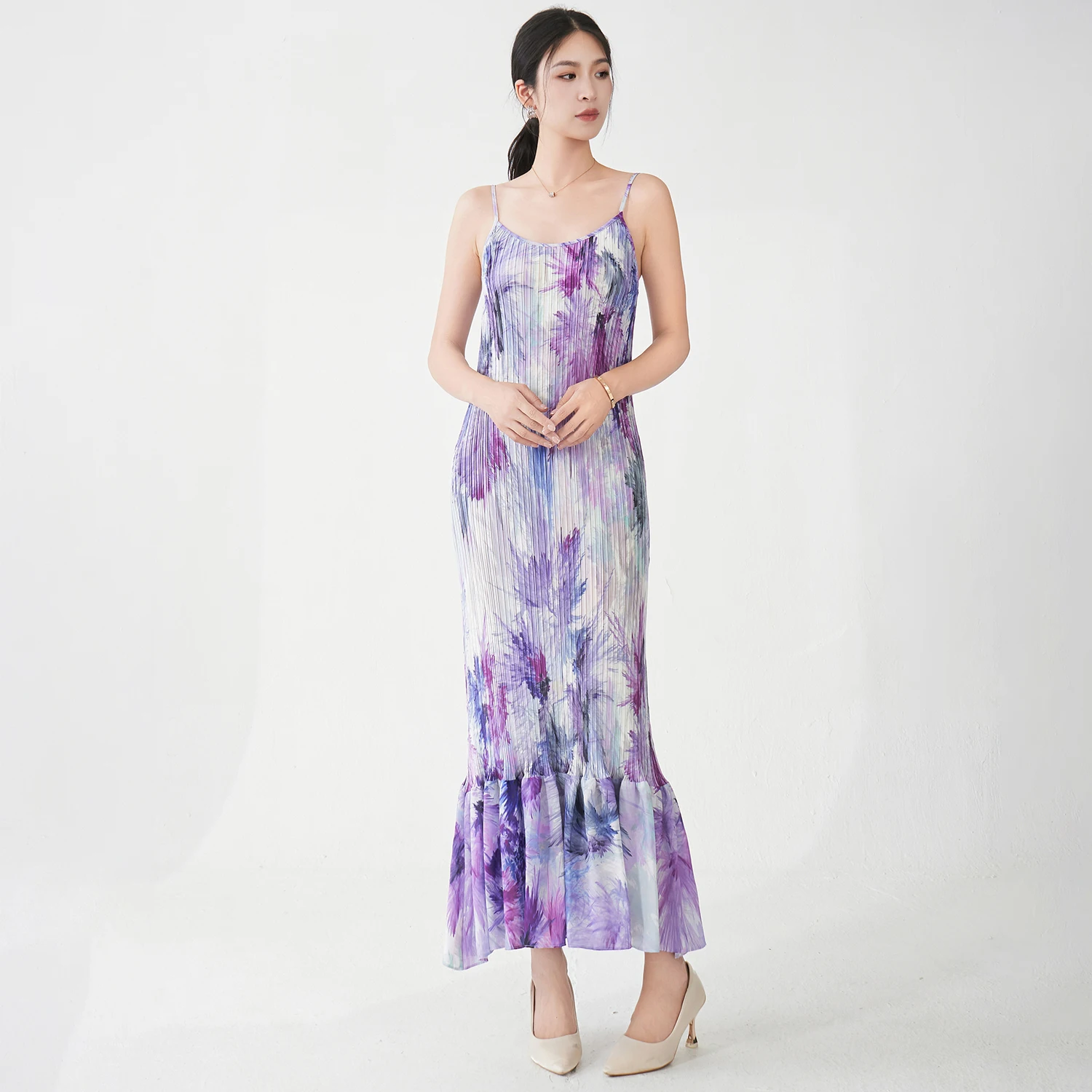 

2025 Latest Design Women's Fashion Dress Elastic Floral Suspender Dress Miyake Pleated Dress Seaside Holiday Style