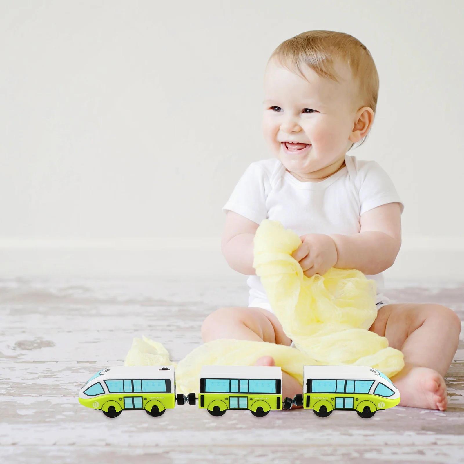 

1Set Alloy Electric Magnetic Train Connectable Green Powered Kids Plaything Educational Reward Decoration