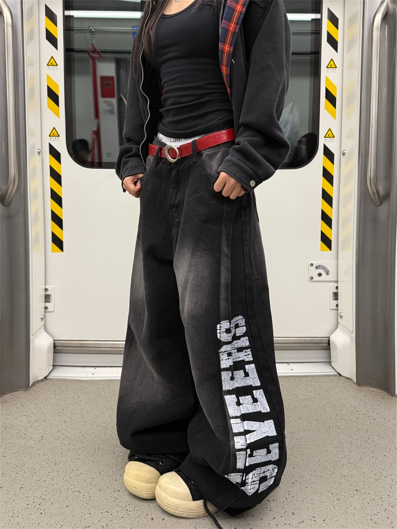 

Women's High Waist Wide Leg Black Denim Jeans Vintage Washed Side Letter Print Y2K Streetwear Loose Fashion Trousers