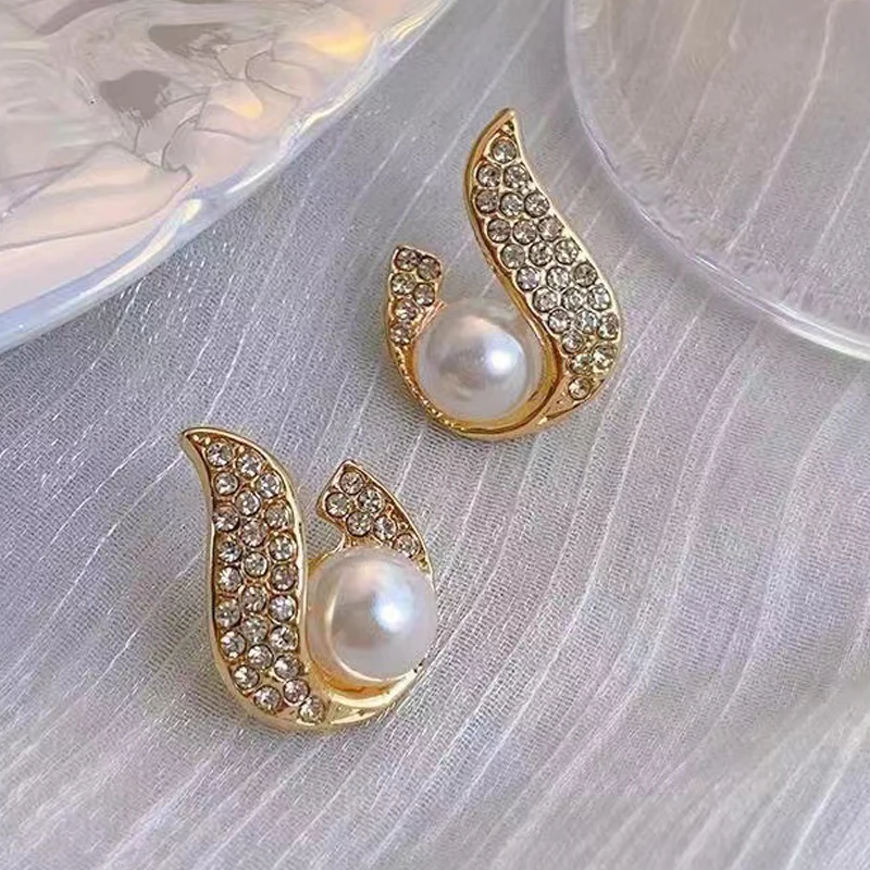 Eelgant Imiation Pearl Stud Earrings for Women Wedding Party Statement Jewelry Golden Color Trendy Crystal Waterdrop Earrings