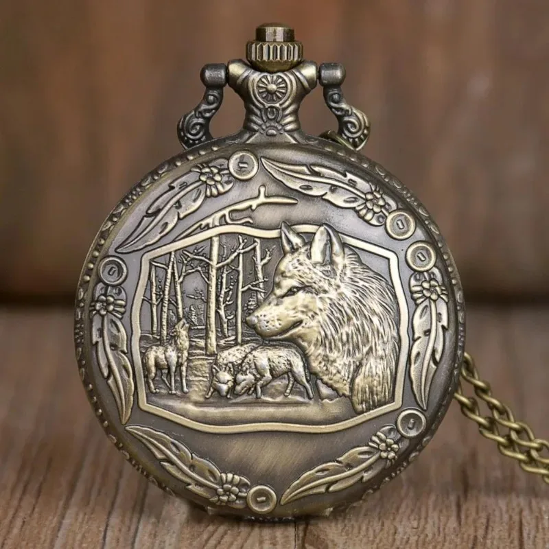 Antique Bronze Wolf Embossed Pocket Watch Classic Quartz Movement Pocket Watch with Chain Retro Animal Pattern Necklace Watch