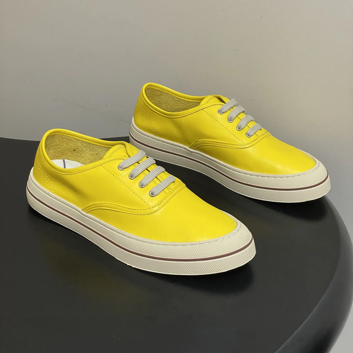 

Unisex Leather Sneakers Comfortable To Walk Shoes