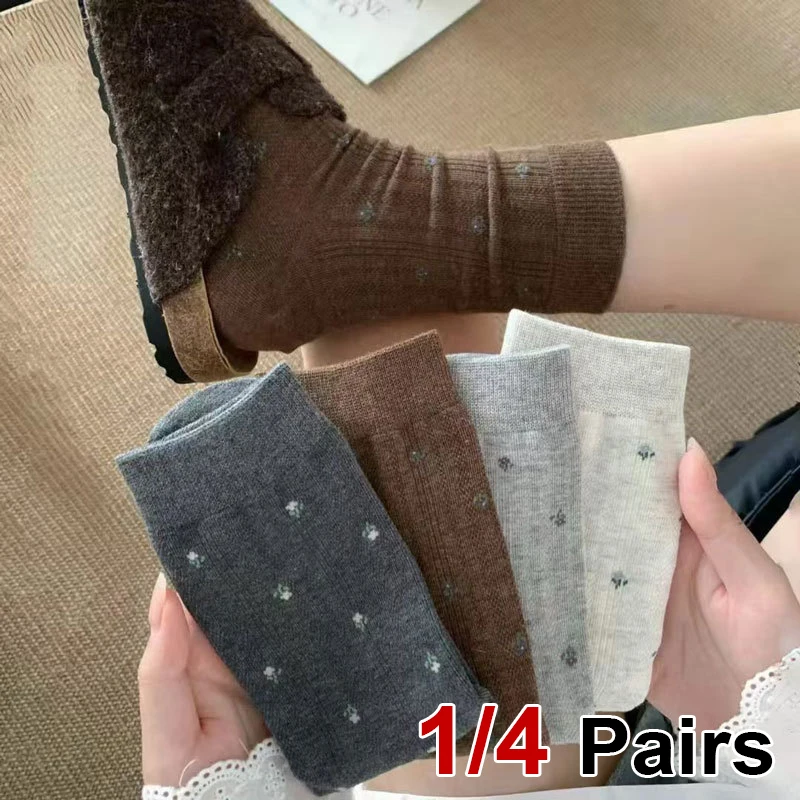 1/4 paar Frauen Herbst Winter Kleine Blumenmuster Mitte Rohr Socken Retro Modische Maillard Stil Weiche Bequeme Freizeit Socken – Detail 6