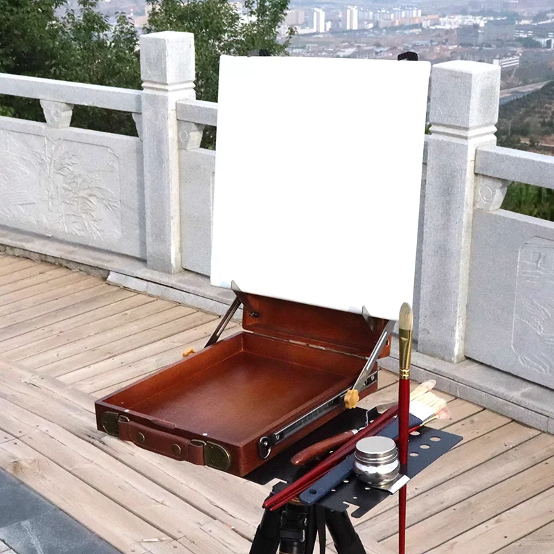 The oil painting box is portable for outdoor sketching and travel. It is a small and foldable easel