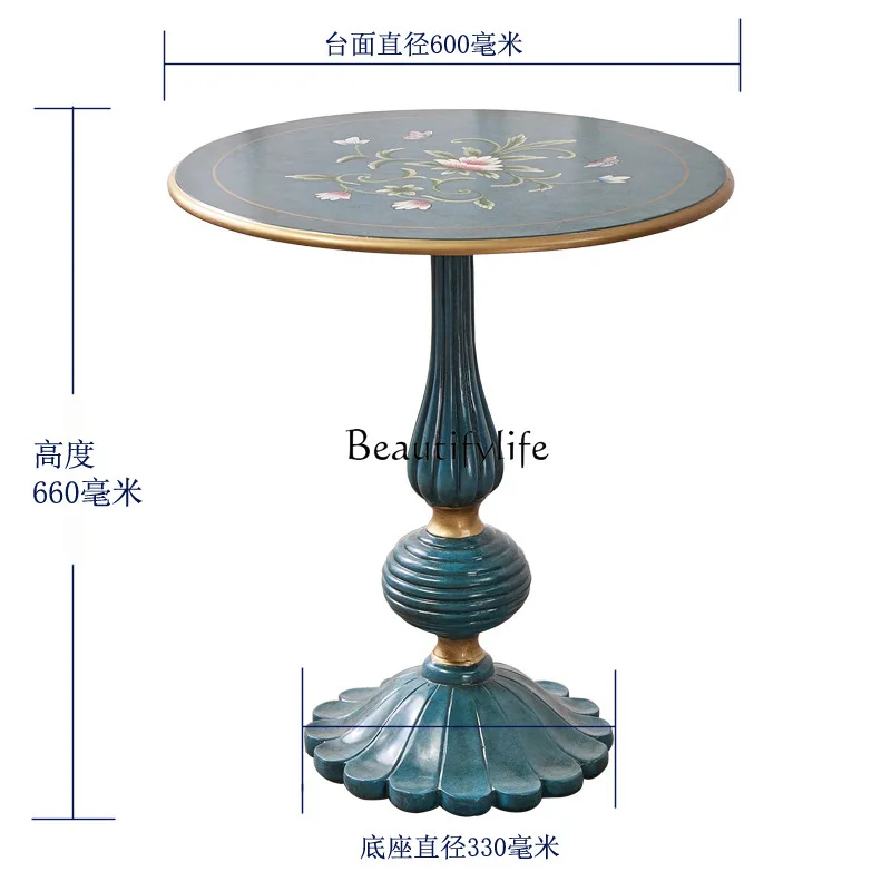 شرفة غرفة المعيشة طاولة واحدة وكرسيين مزيج من الأثاث الفرنسي المطلي القديم كرسي أريكة أزرق طاولة مستديرة وطاولة القهوة