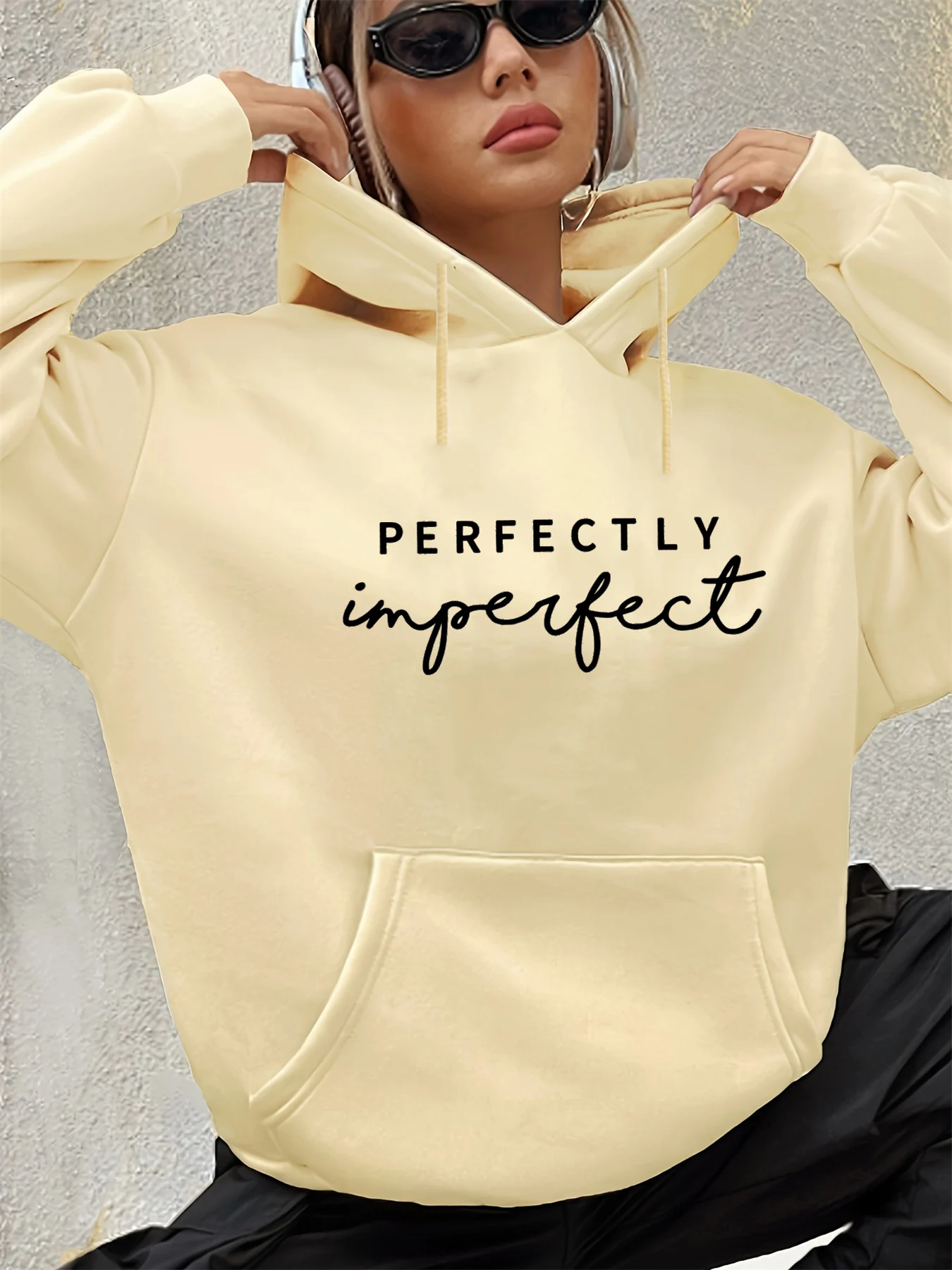 سترة نسائية للخريف والشتاء دافئة وفضفاضة كاجوال مطبوعة بأحرف مثالية من جلد الغزال بأكمام طويلة وغطاء للرأس