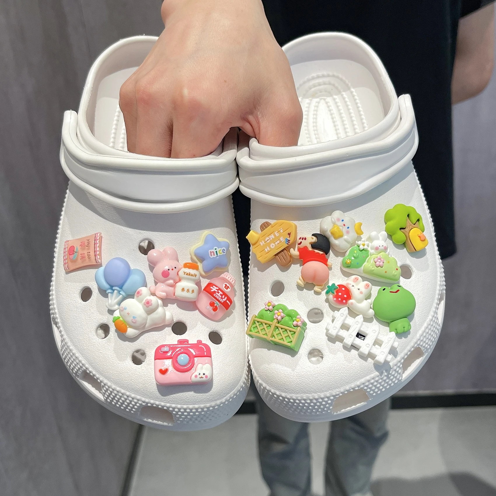 16Pcs Crayon Shin-chan Cartoon Shoe Charms For Clogs Bubble Slides Sandals Removable Shoe Decorations Accessories Christmas Gift