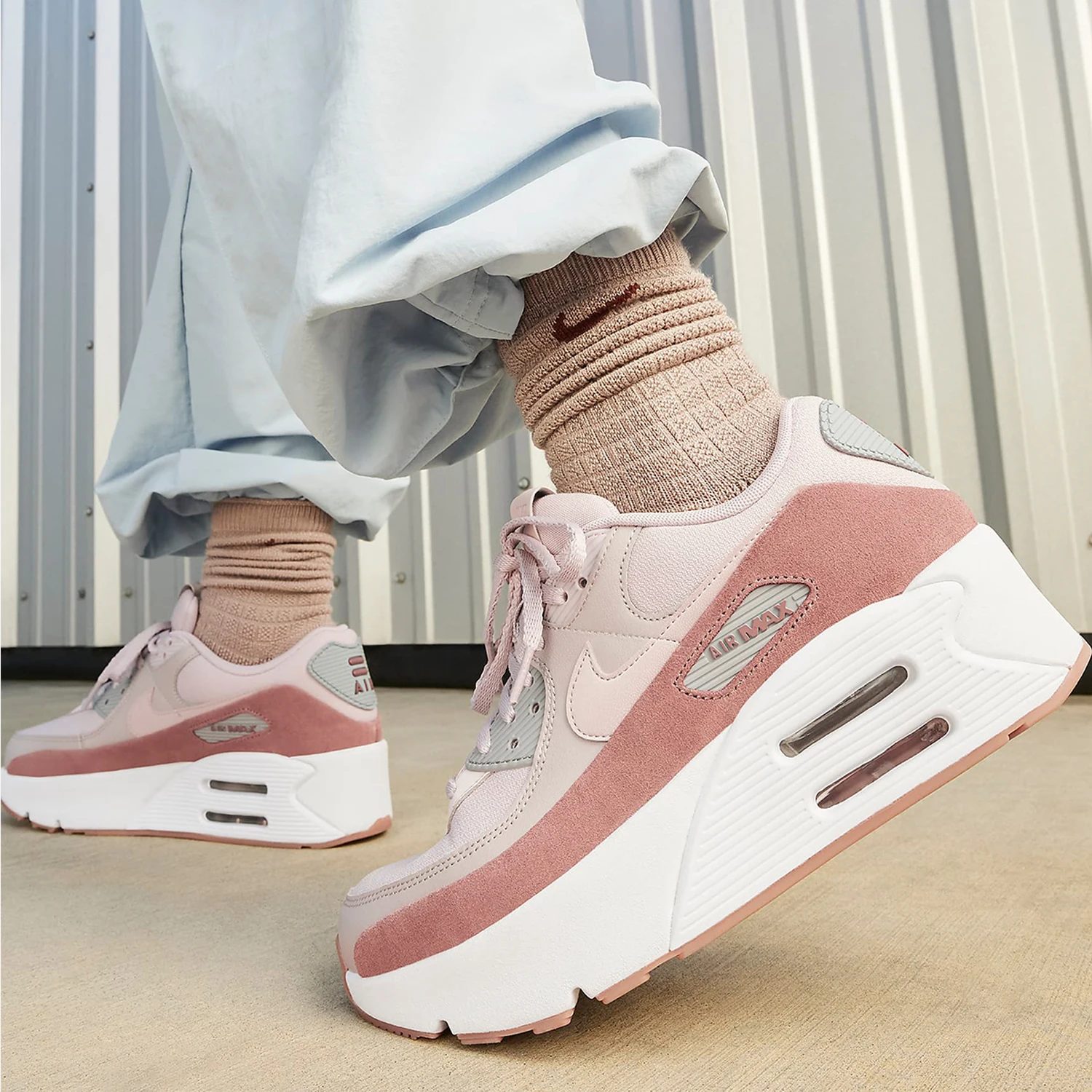 

Женская повседневная обувь Nike Genuine Air Max 90 LV8 FD4328-001