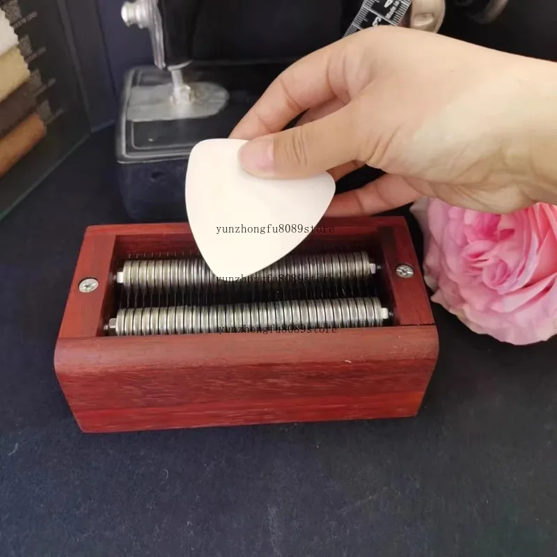 Manual Tailor's Chalk Sharpener, Precision Hand Operated Chalk Sharpening Tool, Durable Accessory for Garment Sewing,