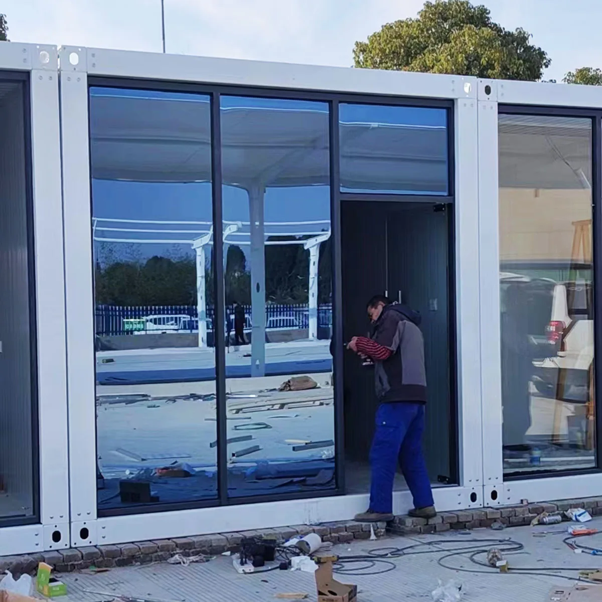 Casa container prefabbricata pieghevole modulare mobile portatile su ruote con set completo di mobili per uso familiare