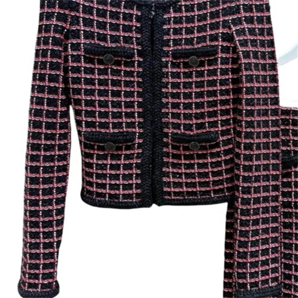 Ensemble de tricots à carreaux pour femmes |   Cardigan à manches longues et col rond et mini-jupe trapèze |   Tenue élégante de printemps 2025