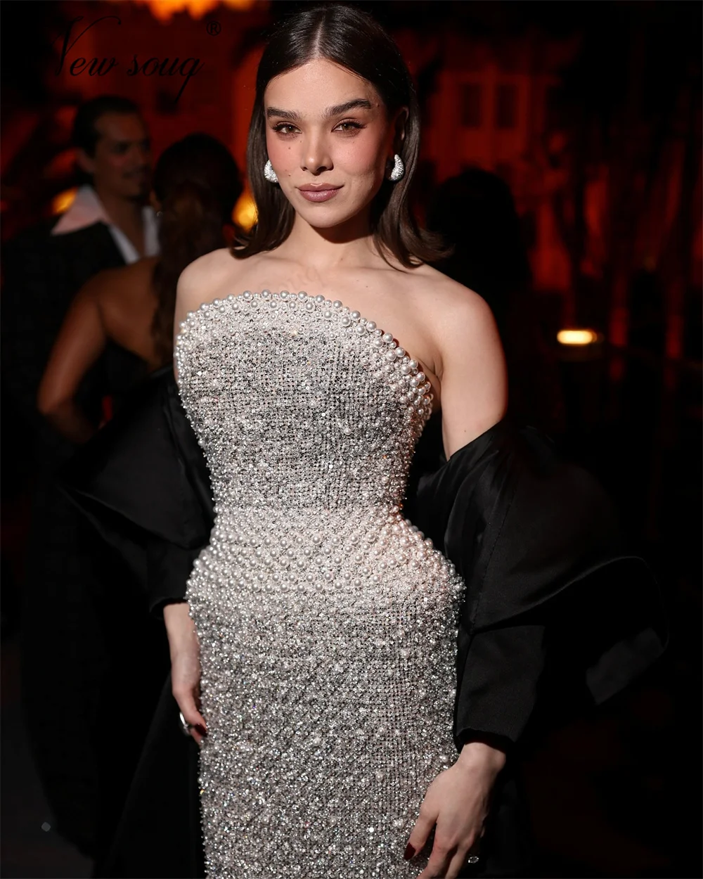 Vestidos elegantes de celebridades sin tirantes con cuentas y mangas de capa negras, vestidos de noche para mujer, vestidos de invitados de boda personalizados, bata de fiesta