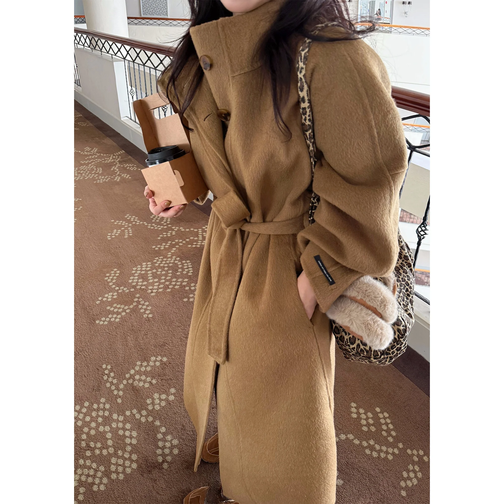 

Classic Camel Color 00% High Twist Wool Handmade Woolen Coat for Women Medium Length Long Sve Winter Faion Outerwear
