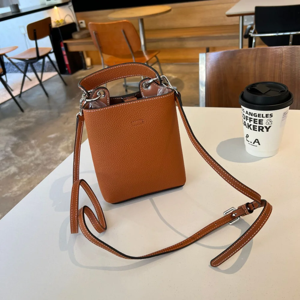

Contrasting Color Top Grain Leather Phone Bag New Mini Bucket Bag Multi-functional Handbag Crossbody Women's Bag