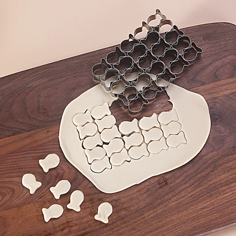 

Safe and Durable Cartoon Cookie Molds Made from High-Quality Stainless Steel Perfect for Family Baking Days