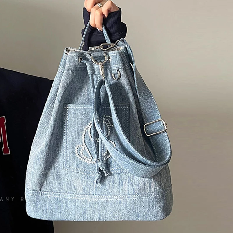 Mode Sac À Dos Pour Femmes De Luxe Designer Épaule Sacs À Main 2023 Nouveau En Denim Perlé Motifs Incrustés Décoration Grande Capacité Preppy Style Bookbag haute qualité livraison gratuite l'expédition rapide est arriv