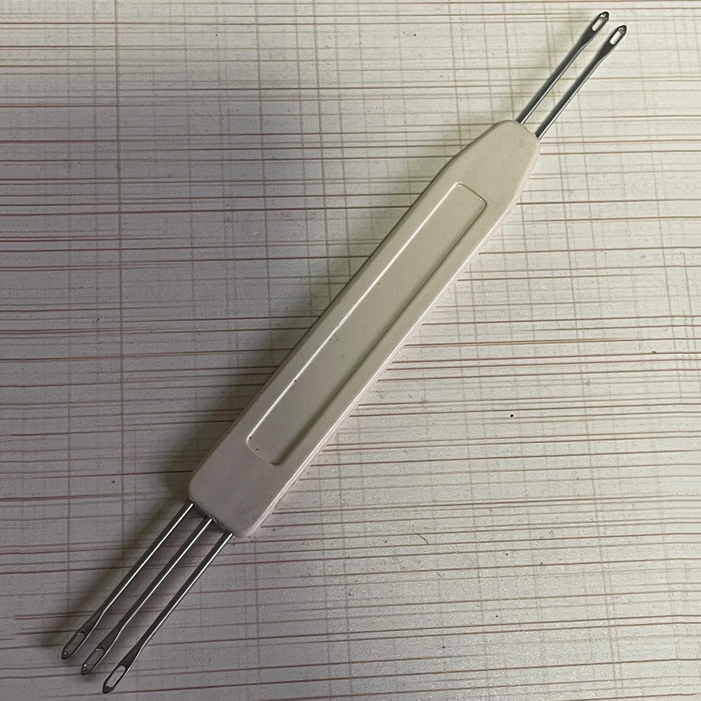 Thread transfer tool of knitting machine Needle take-up and push plate for brother