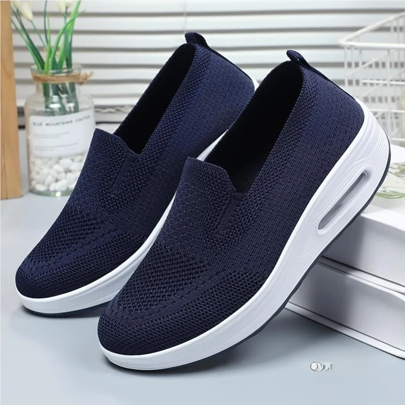 

Beijing Ladies Thick Heel Casual Slip-On Shoes Soft Bottom Travel Comfy Flat Heel Traditional Cloth Shoes for Middle-Aged Women