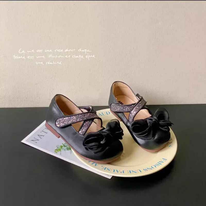 

Брендовая обувь для девочек 2025 года. Осенняя новая обувь принцессы с бантом. Мягкая подошва. Детская обувь на плоской подошве. Ретро-обувь Мэри Джейн для девочек. Дизайнерская женская обувь 여아구60.