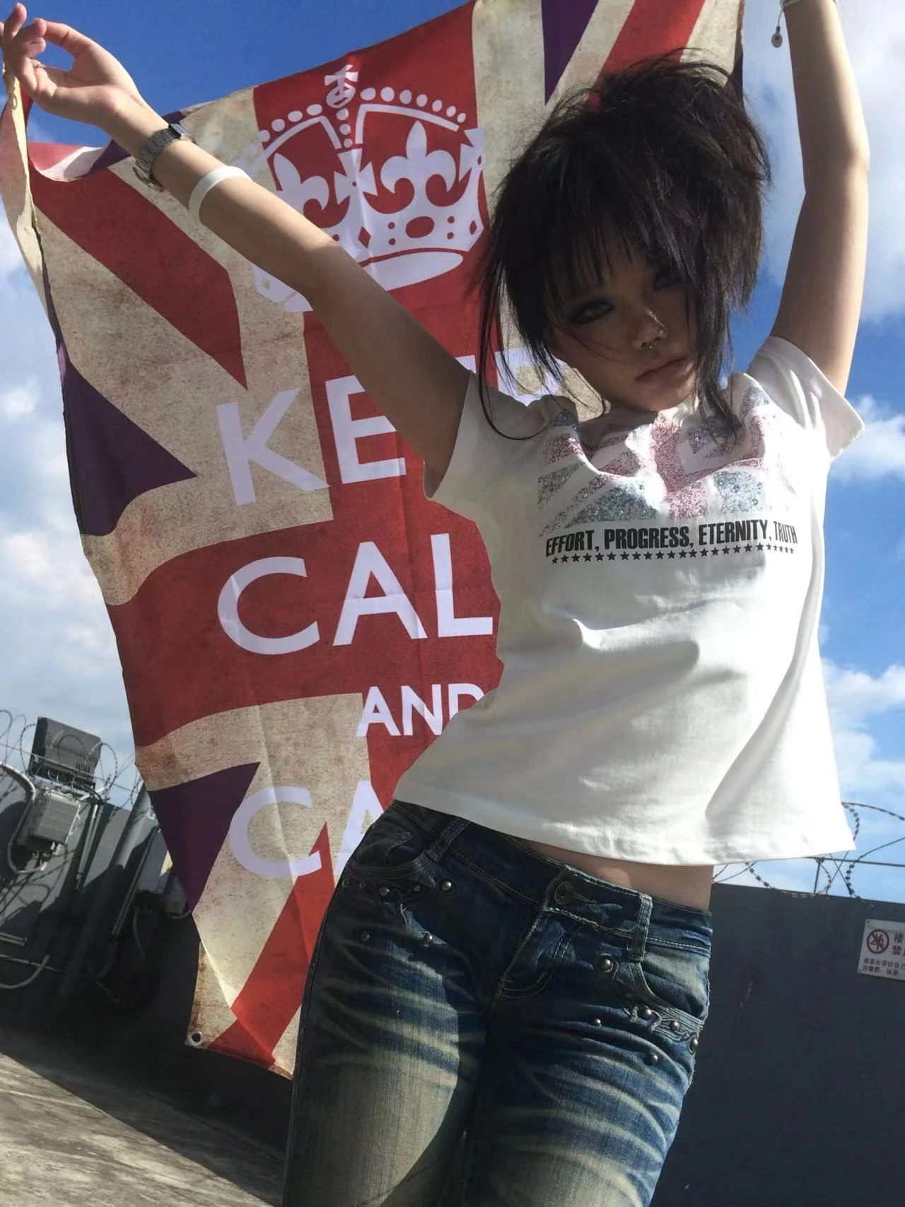 Karrcat Trashy Y2k T-Shirt mit Strass-Print, Grunge-Ästhetik, kurzärmeliges Diamant-T-Shirt, Vintage-Punk-Streetwear, amerikanischer Retro-Stil – Detail 9