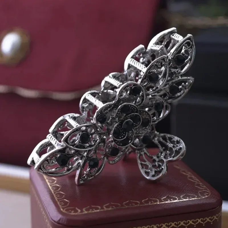 Metal Hollow Flower Shaped Grab Clip European Style Stacked Flower LargeSize Hair Clip Alloy Clip Vintage Diamond Hair Accessory