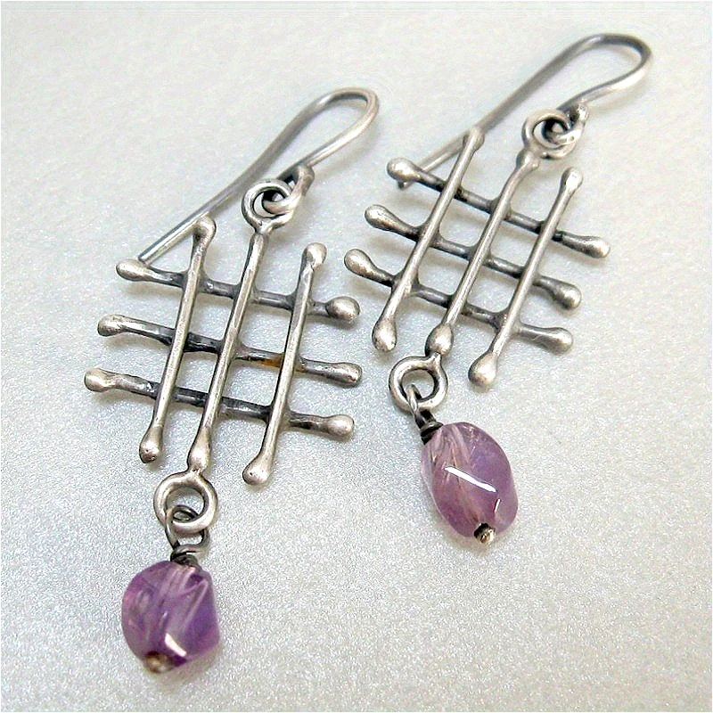 Modischer Charme Geschmiedeter Netzanhänger mit Lila Synthetischem Zirkonia Ohrringe für Damen Eleganter Bankett-Jubiläums-Schmuck Accessoires