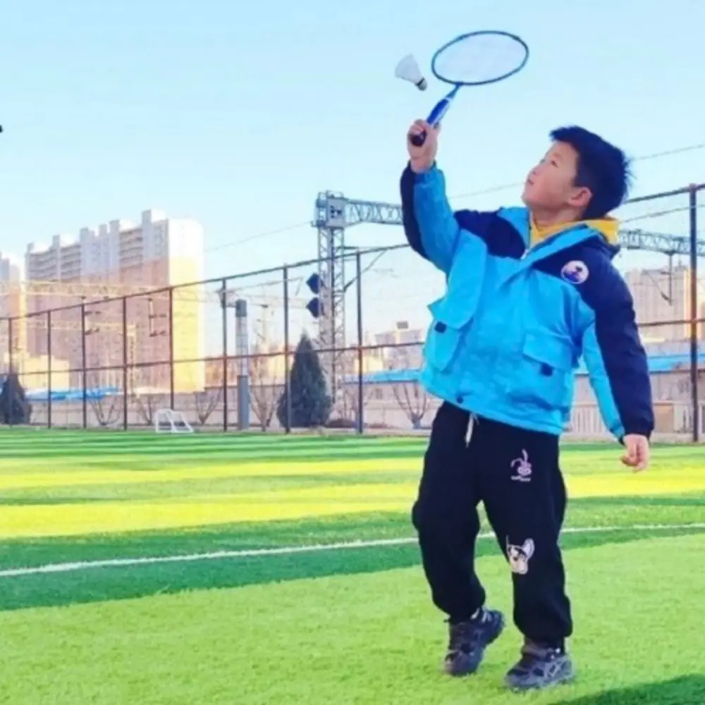 ไม้แบดมินตันเด็กดูดซับแรงกระแทกแบบพกพา Soft Grip ชุดไม้แบดมินตันพร้อมโลหะผสมเหล็ก 5 ลูก