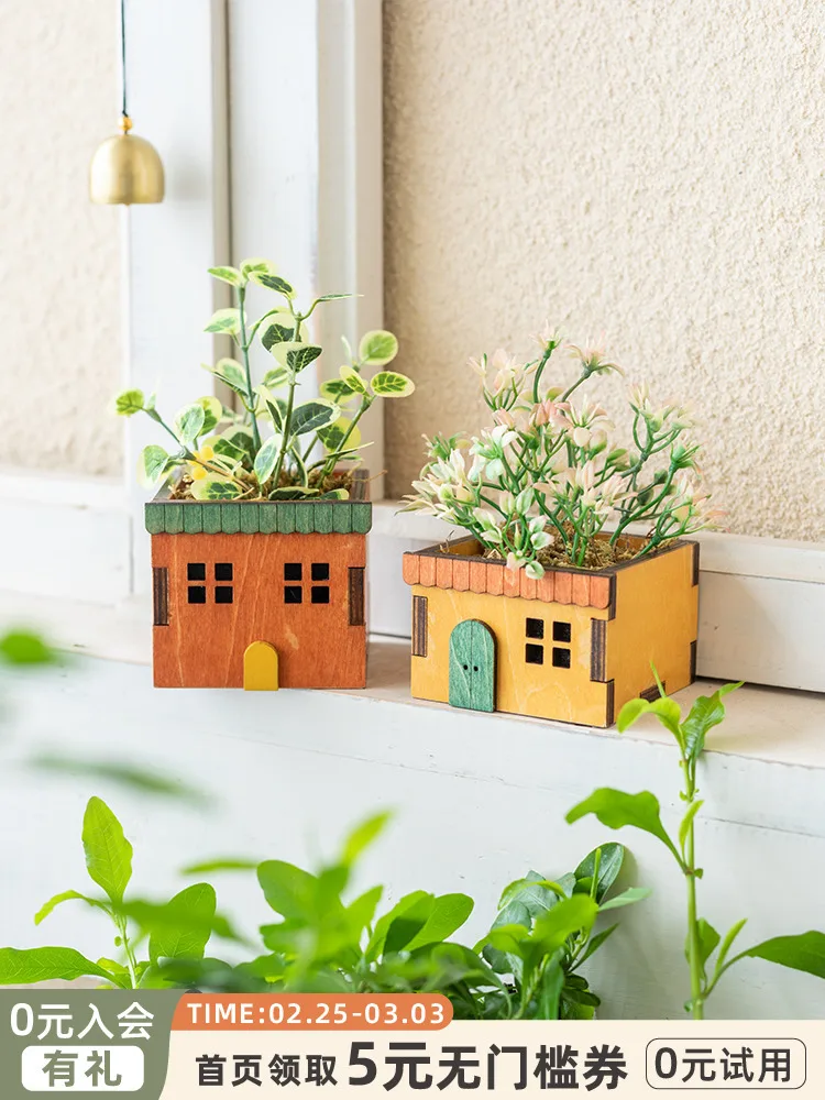 Cute And Exquisite Micro Computer Figurines. Healing Wooden House Living Room Tea Table Office Desk Decoration And Green Plants