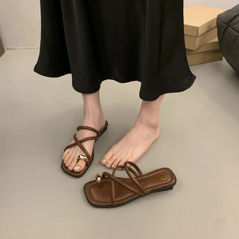 Stylische Damen-Sandalen mit Kreuzriemen, bequeme, leichte Zehenriemen-Strandschuhe mit lässigem, einfarbigem Design für den Sommer – Detail 18