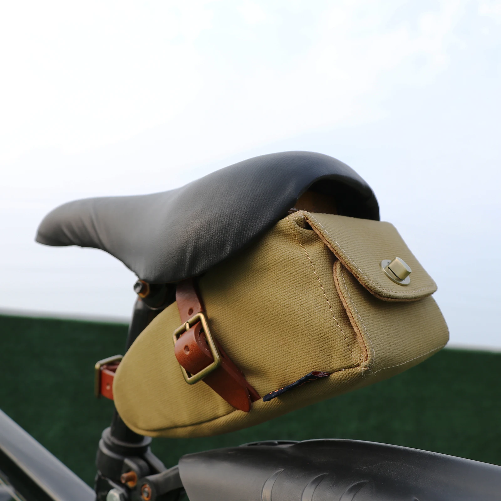 

Tourbon Outdoor Vintage Khaki MTB Bicycle Seat Tail Pouch Bag Bike Phone Key Case Wax Canvas Water Repellent Cycling Accessories