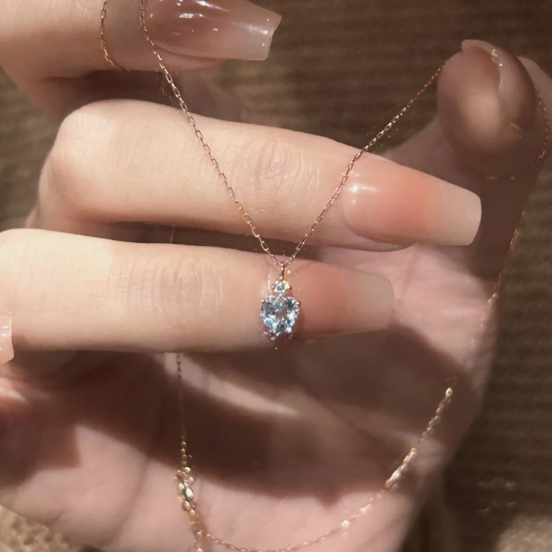 

Fresh simple light luxury blue gemstone heart-shaped pendant necklace shining single diamond collar chain party jewelry