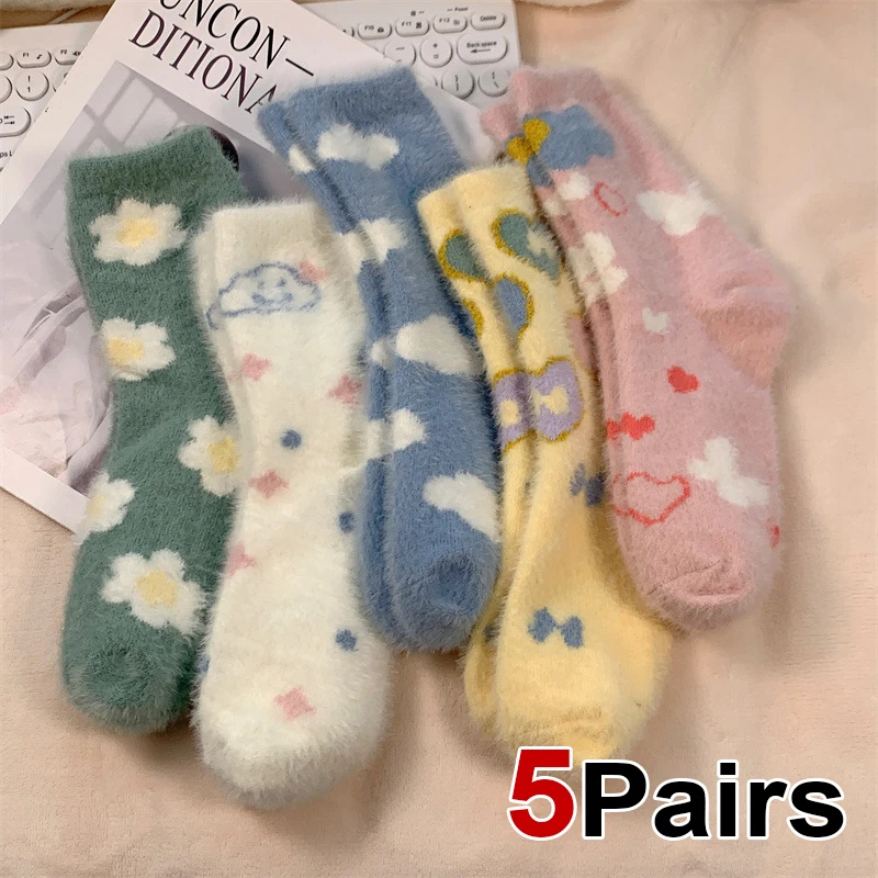 5 Paar Damen-Socken aus warmem Plüsch in Herzform mit Wolkenmuster, dicke Mittelrohrsocken, geeignet für Herbst und Winter, schweißabsorbierende Freizeitsocken
