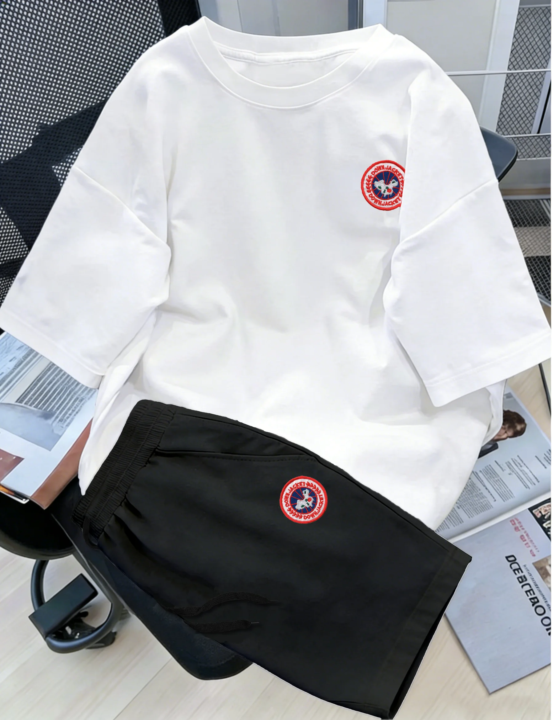 

Men's Everyday Casual Comfort Co-Ord Set, Crew Neck T-Shirt & Elastic Waist Shorts with Chest Circular Emblem Print for Daily Us