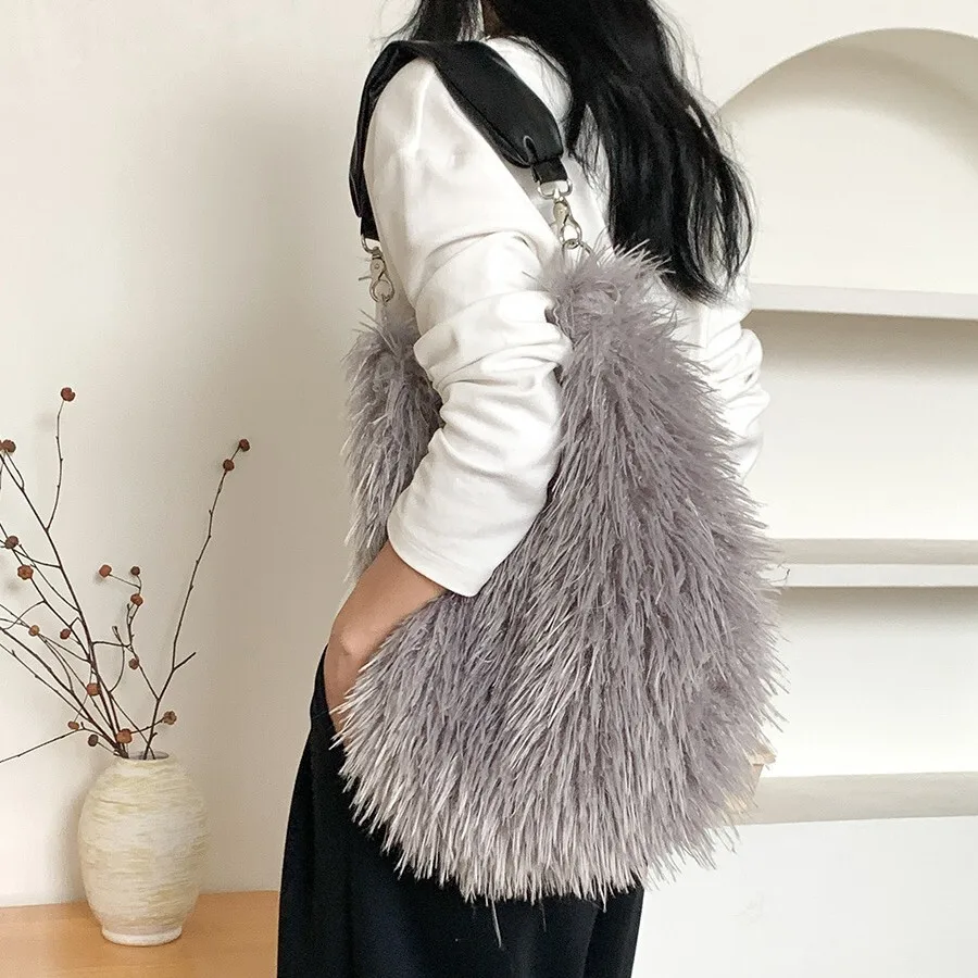 2024 autumn and winter fashionable and personalized long hair bag, niche sense, simple and capacity single shoulder fur bag